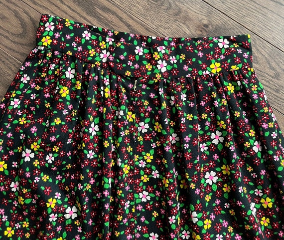 Vintage Daisy Print Skirt - image 5