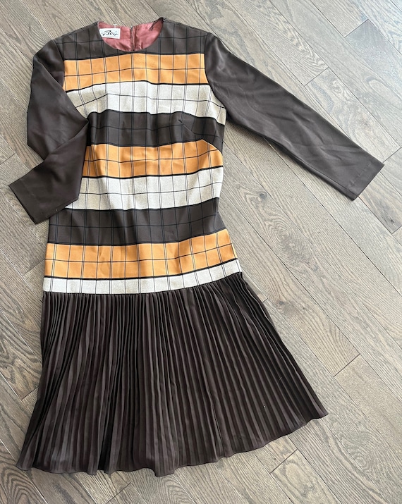 Vintage 60s/70s Mod Pleated Mini Dress