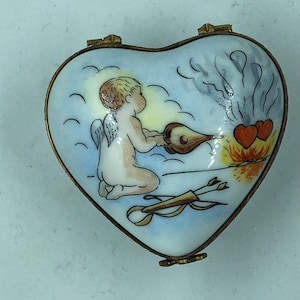 VTG Limoges Peint Main Cupid Stoking Love&#39;s Fire Porcelain Box - Hand Painted - from France