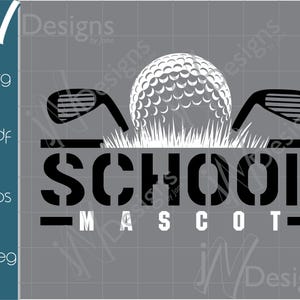 Peut inclure: Conception graphique avec une balle de golf, deux clubs de golf et de l'herbe, avec les mots "SCHOOL MASCOT" en gras, en noir. Le design est sur fond gris.
