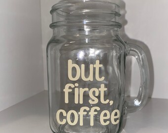 Vaso de vidrio Mason Jar con asa: But First Coffee, 16 oz