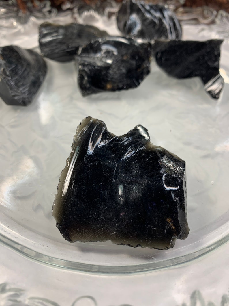 Obsidian Raw Stone, Natural Volcanic Glass BIN-0232 Approx 1-1 12 long Found in Utah