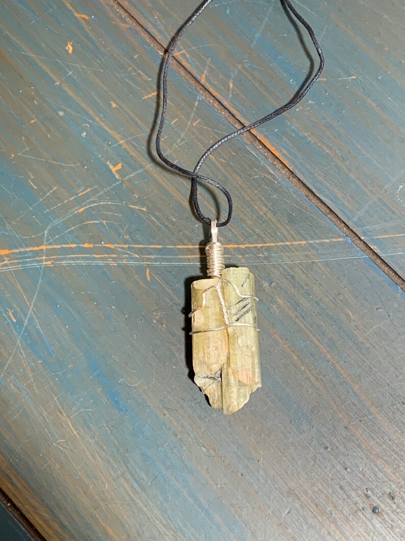 Apatite Wire Wrap Crystal Necklace HOT-0165
