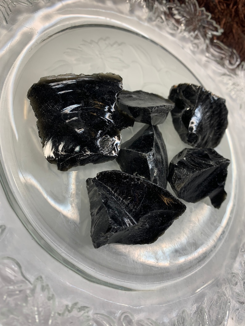 Obsidian Raw Stone, Natural Volcanic Glass BIN-0232 Approx 1-1 12 long Found in Utah