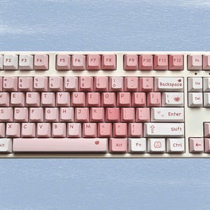 Set di tasti a forma di cuore rosa da 133 tasti, tasti minimalisti, tasti Cherry, tasti PBT, tasti per tastiera meccanica Cherry MX, regali per San Valentino