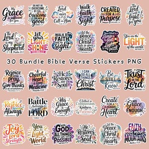 Puede incluir: Un conjunto de 30 pegatinas de versículos bíblicos con varios diseños y citas. Las pegatinas presentan elementos florales y decorativos coloridos, con frases como "Camina por fe" y "Confía en el Señor."