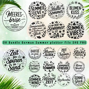 Pode incluir: Uma coleção de designs de verão em preto e branco com elementos florais e náuticos. Os designs incluem frases como "Summer Love", "Summer Vibes" e "Zeit für Spuren im Sand". O texto "30 Bundle German Summer plotter file SVG PNG" também está presente.