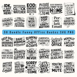 Puede incluir: Una colección de 30 citas divertidas de oficina en blanco y negro. Las citas incluyen frases como "No tengo el ancho de banda" y "Corriendo con café y plazos". La imagen está etiquetada como "30 Bundle Funny Office Quotes SVG PNG".