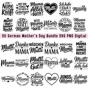 Peut inclure: Ensemble de 30 motifs numériques pour la fête des mères en allemand, aux formats SVG et PNG. Les motifs en noir et blanc comprennent des phrases telles que "Mama" et "Mutti", ainsi que des cœurs et des fleurs. Le texte "30 German Mother's Day Bundle SVG PNG Digital" est également présent.