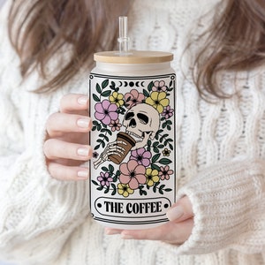 4 arquivos 16 20 25 onças Camisa Caneca Design Pacote Skinny Sublimação Crânio Esqueleto Amante de café Cartas de tarô | Halloween engraçado | Arquivo PNG da vida da mãe