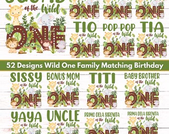 Könnte beinhalten: 52 druckbare Designs für einen Wild One-Themen-Familien-Geburtstag mit passenden Outfits. Die Designs zeigen ein Dschungeltier-Thema mit einer braunen Zahl Eins und den Worten "of the wild" in Grün. Die Designs beinhalten Namen wie "Squad", "Bestie", "Welo", "Wela", "Tio", "Pop Pop", "Tia", "Sissy", "Bonus Mom", "Titi", "Baby Brother", "Yaya", "Uncle", "Primo Dela Sirenita" und "Prima Dela Sirenita".