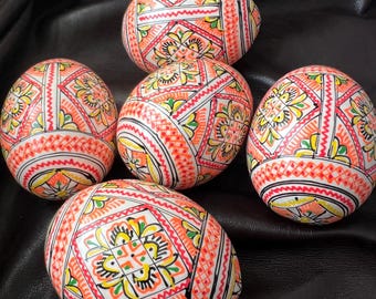 手描きのピサンカ卵、赤い花柄、ウクライナのイースター装飾 - Etsy 日本