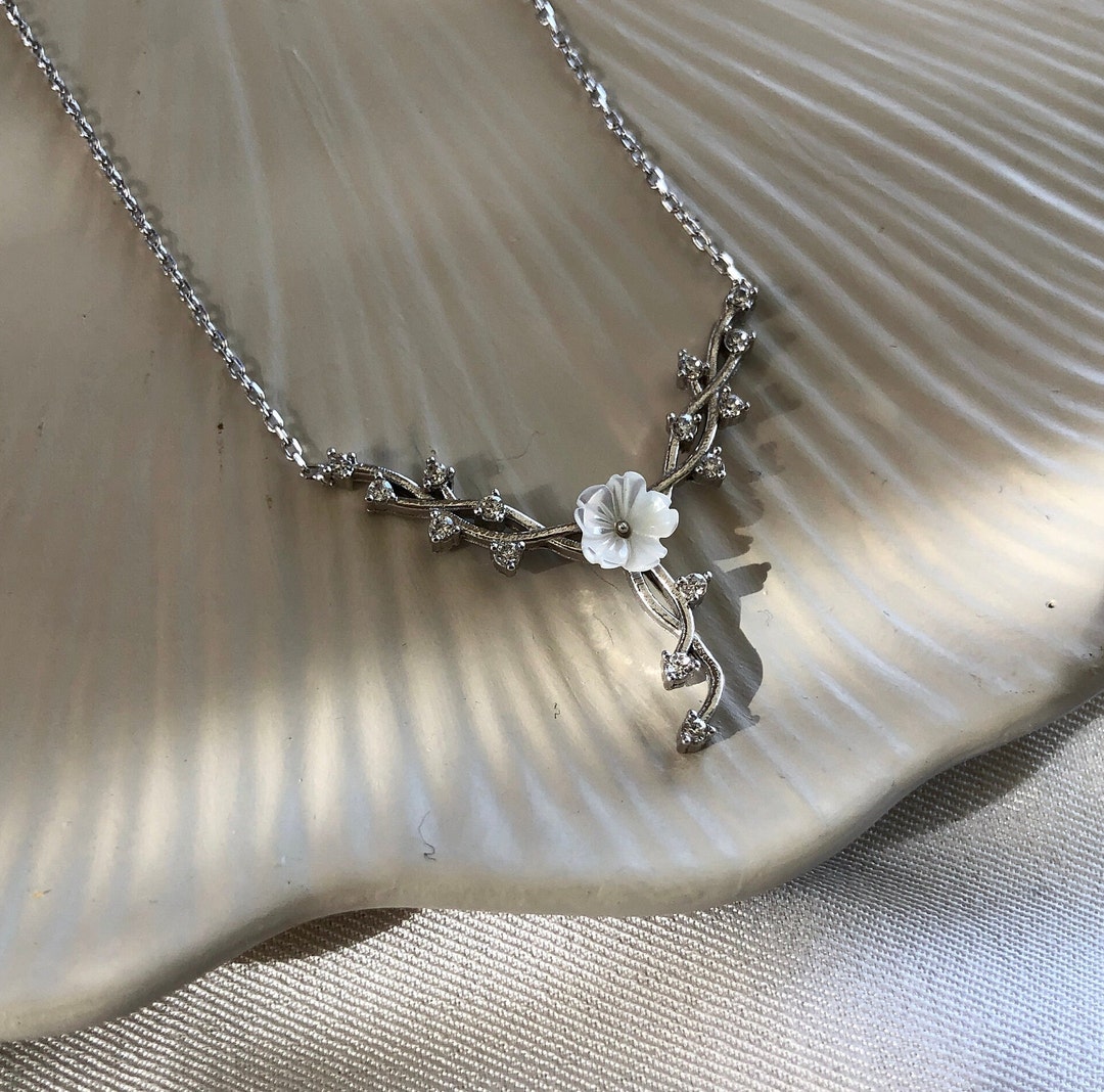 The Gracie Flower Pearl Necklace-Pink