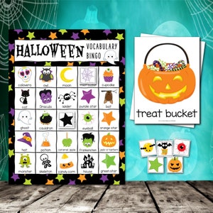 Puede incluir: Juego de bingo de Halloween con fondo negro e im&aacute;genes coloridas de iconos de Halloween. El tablero de juego tiene 25 casillas con im&aacute;genes de calavera, b&uacute;ho, luna, cubo de golosinas, cupcake, gato, Dr&aacute;cula, ara&ntilde;a, estrella morada, murci&eacute;lago, fantasma, caldero, globo ocular, estrella naranja, sombrero, poci&oacute;n, manzana de caramelo, Frankenstein, linterna de calabaza, monstruo, esqueleto, ma&iacute;z dulce, casa y estrella verde.