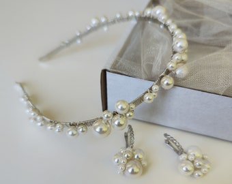 A set of wedding jewelry, a hairhoop and earrings by Ksenija Vitali, white mother-of-pearl