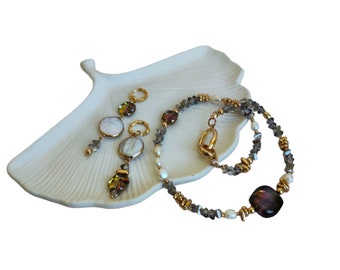 Conjunto de joyería gargantilla y pendientes con perlas naturales y cristal