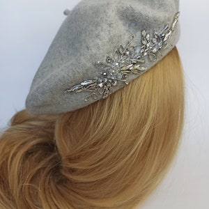 Wol Franse blauwe baret, wollen baret, handgeborduurd 100% Franse winterhoed warme herfst baret, meisje accessoire, cadeau voor haar Grey