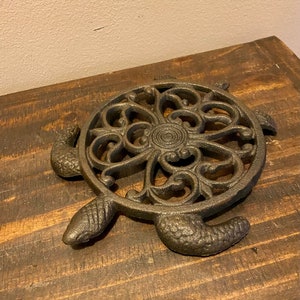 Turtle Trivet (Medium). Cast iron