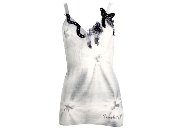 Vintage 2000’s ‘Love is Blonde’ graphic tank top