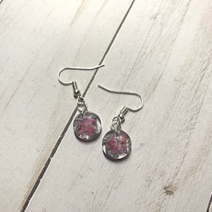 Regalo para ella, joyas, pendientes rosie gota hechos a mano flores prensadas personalizado - cumpleaños, aniversario, regalos de cumpleaños minimalistas para sus mujeres