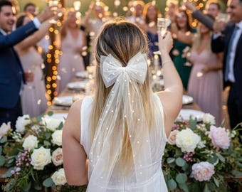 Lazo de novia de tul con perlas: alternativa al velo de novia