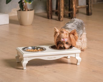 Erhöhter Fressnapf: Futterständer für Hunde/Katzen mit zwei Fressnäpfen