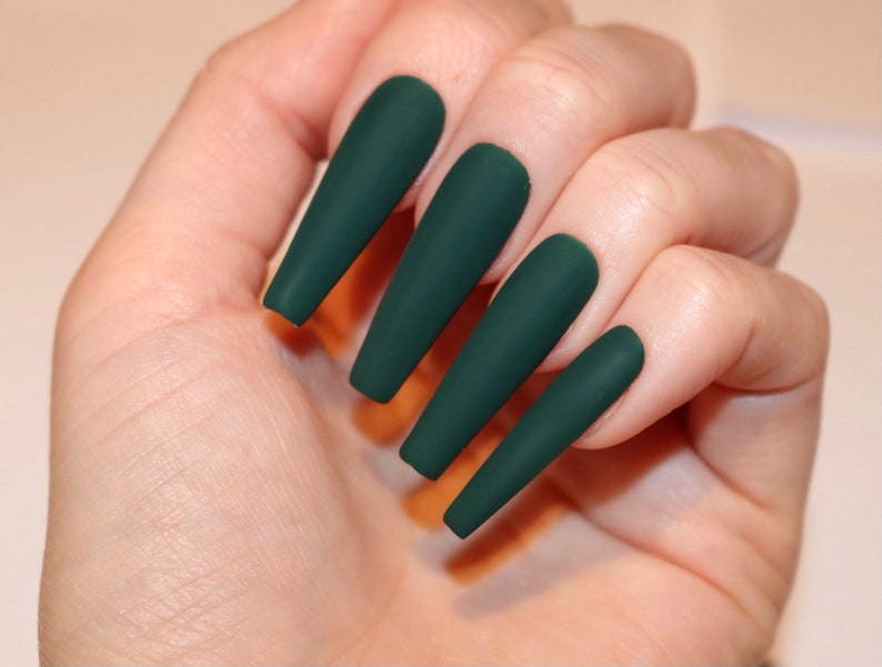 Ongles carrés vert mat faux ongles vert foncé presse vert Etsy