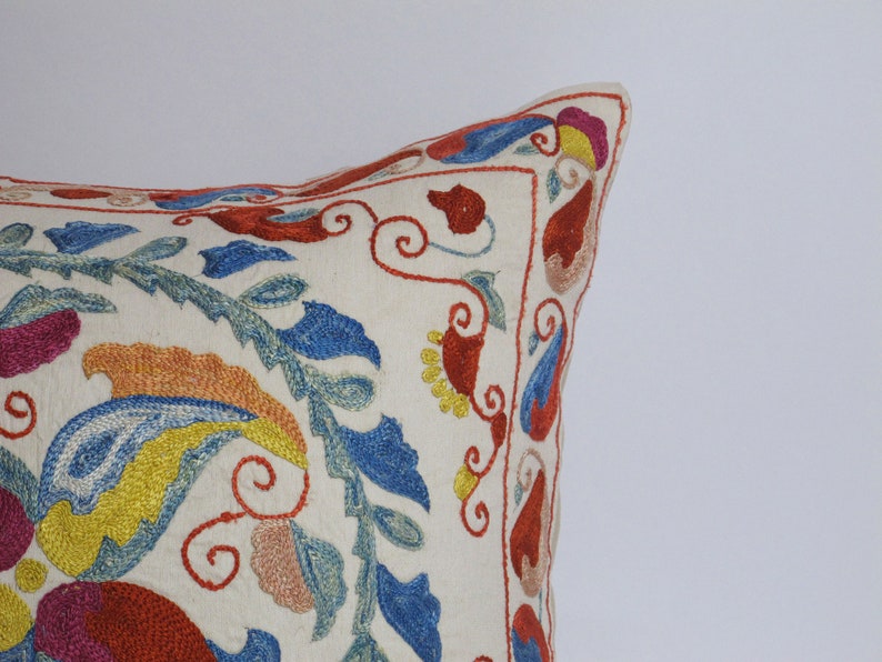 Suzani Pillow Suzani cushions Silk Suzani Pillowcase Embroidery Suzani Fabric Suzani pillow cover Handmade Suzani Uzbek suzani Pillow