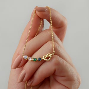 Collana a forma di cuore con pietra portafortuna, regalo di compleanno, regalo per lei, ciondolo con pietra portafortuna con nodo d'amore, collana con pietra portafortuna per la famiglia, regalo di Natale per la mamma
