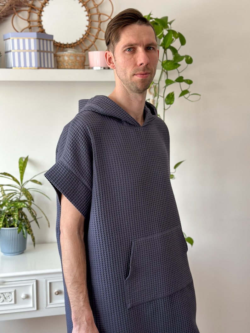 Poncho à capuche en coton unisexe, poncho de natation fait main, robe de plage surdimensionnée, poncho absorbant adulte, poncho de surf en gris foncé image 3