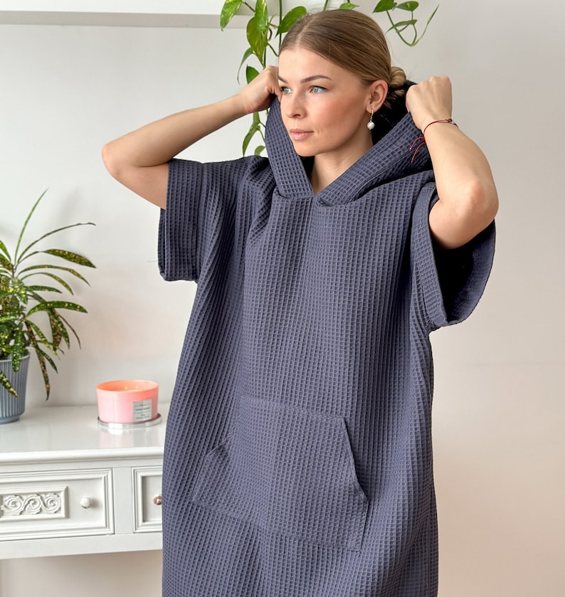 Poncho à capuche en coton unisexe, poncho de natation fait main, robe de plage surdimensionnée, poncho absorbant adulte, poncho de surf en gris foncé image 2