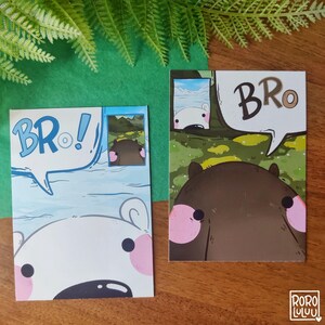 以下が含まれることがあります： 白いクマと茶色のクマが描かれたイラストのカードが2枚。カードには「Bro!」という言葉が吹き出しの中に書かれている。茶色のクマは白いクマを見ている。