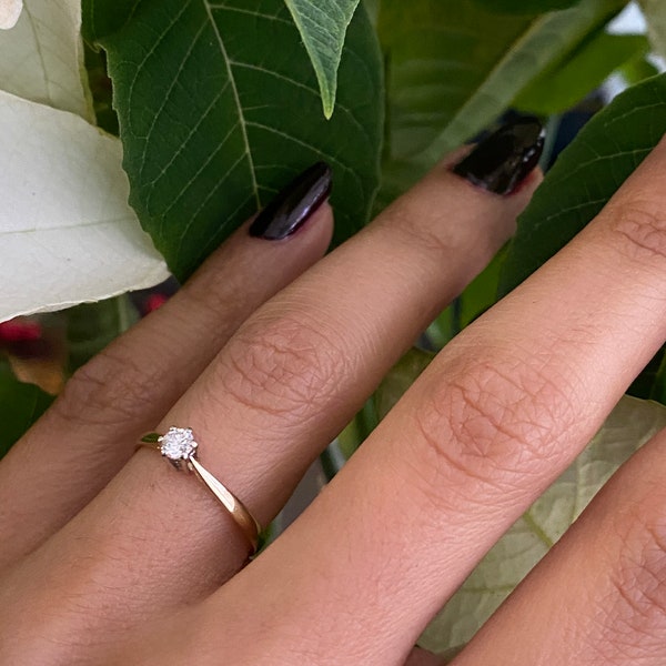 Single-Stone Diamond and 9ct Yellow Gold Solitaire Engagement Ring - Dainty Elegant Jewellery, Anniversary or Birthday Gift, Promise Ring