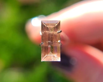 Dazzling natural Oregon Sunstone with peach color and intense schiller effect.   1.26ct