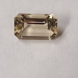 Phenomenal 6.36 ct Natural Oregon Sunstone with champagne color