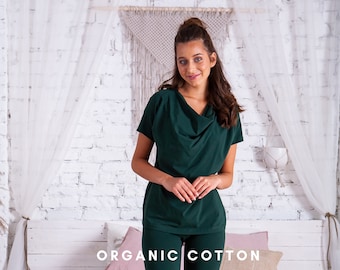 Top tunica in cotone biologico verde scuro: camicia in jersey con collo a cappuccio