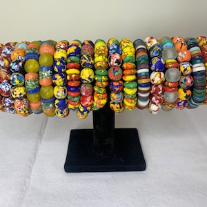 Bracelets africains, bracelet perles de verre, bracelets perles de pierre brisée Bracelet de perles de pierre osseuse Bracelets Krobo Bracelet de perles multicolores