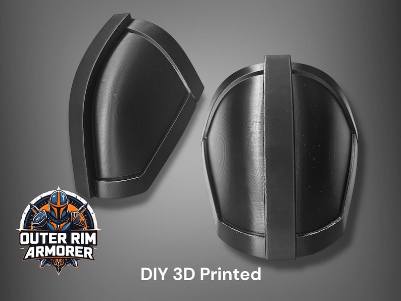 Puede incluir: Dos piezas negras de armadura de hombro impresas en 3D. La armadura es curva y tiene un acabado liso y mate. La imagen incluye el texto "DIY 3D Printed" y un logotipo de "Outer Rim Armorer".