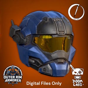 Puede incluir: Un casco futurista azul y negro con visera dorada. El casco tiene un diseño detallado con varios paneles y accesorios. El texto "Digital Files Only" se muestra en la parte inferior. También son visibles los logotipos de "Outer Rim Armorer", "Lewis Thorpe" y "Doom Labs".