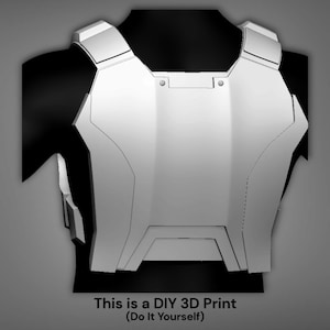 Op de afbeelding: Een witte, 3D-geprinte borstpantser, weergegeven op een zwarte mannequin. Het pantser heeft een geometrisch ontwerp met rechthoekige en schuine panelen. De tekst onderaan luidt: "This is a DIY 3D Print (Do It Yourself)".