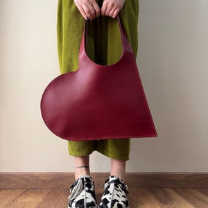 Herztasche in Burgund