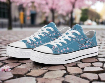 Scarpe basse blu stile Converse con fiori di ciliegio, scarpe originali Sakura per lui, sneakers basse da donna, scarpe floreali, regalo per ragazza adolescente