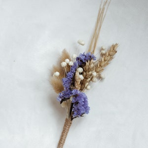 Rustieke corsages met gedroogde bloemen: blauw-wit bruidsboeket