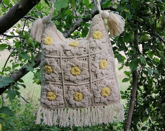 Women's beige Boho-style shoulder bag, Crochet bag with tassels and long handle, Flower-inspired shoulder bag, Beige Crochet Bag
