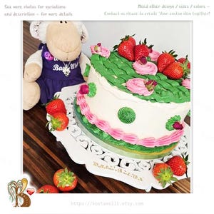 White Wooden Cake Stand: Elegant Wedding Dessert Display