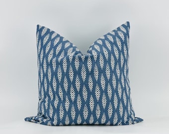 Kussensloop met blauwe bladeren blokprint