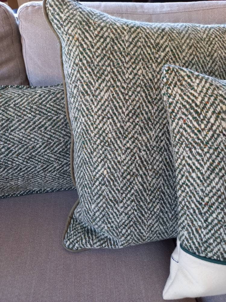 Housse de Coussin Verte et Blanc Cassé Finition Point Feston 40x40