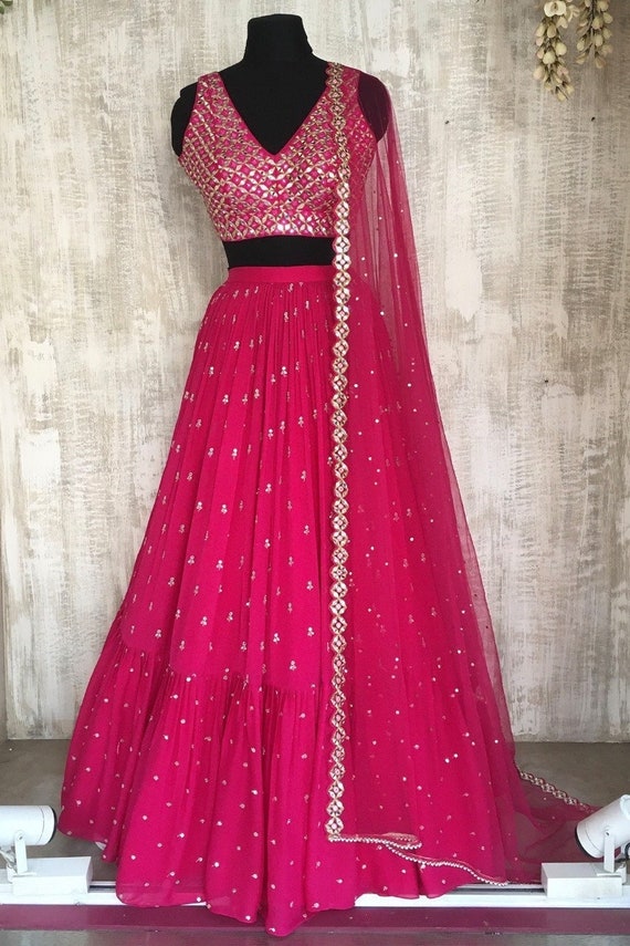gulabi lehenga