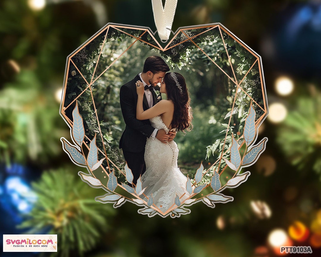 Wedding Photo Christmas Ornament: Blending Holiday Magic with Your Special Day