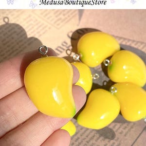 5Pcs Simulation Mango Resin Charms, Simulation Fruit Pendant, DIY Jewelry Accessories, Bracelet Necklace Earring Findings Craft Supplies